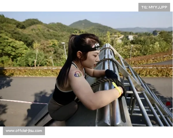 华南两轮赛攀爬赛由姚志设计，人工障碍挑战选手平衡极限