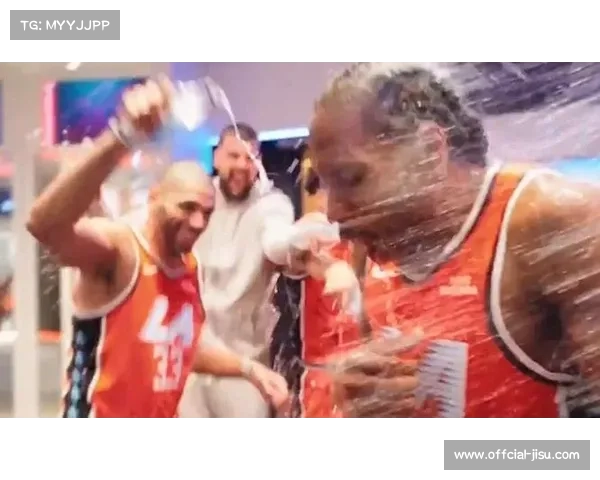 洛夫顿31分11助攻打疯，上海队更衣室赛后狂欢庆祝