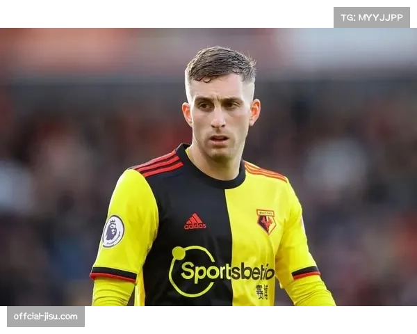 乌迪内斯老将德乌洛费乌在训练中担任“模拟对方核心”,帮助队友演练盯防 乌迪内斯老将德乌洛费乌在训练中担任“模拟对方核心”,帮助队友演练盯防